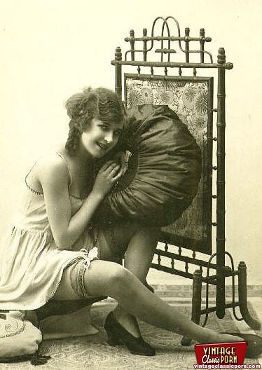 Vintage Nude Art - Some real old and vintage naked art babes pictures - Fuckingnylon.com